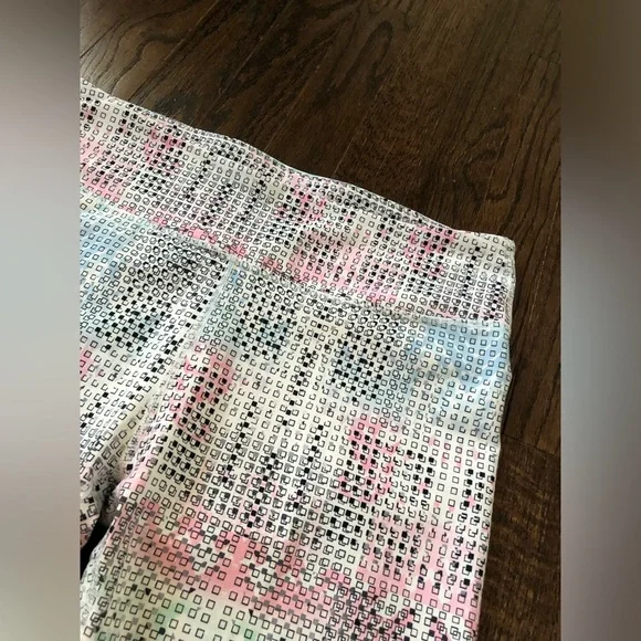 *LIKE NEW* Fabletics Women’s S Define PowerHold Mid-Rise Leggings - Arctic Print - Picture 5 of 12